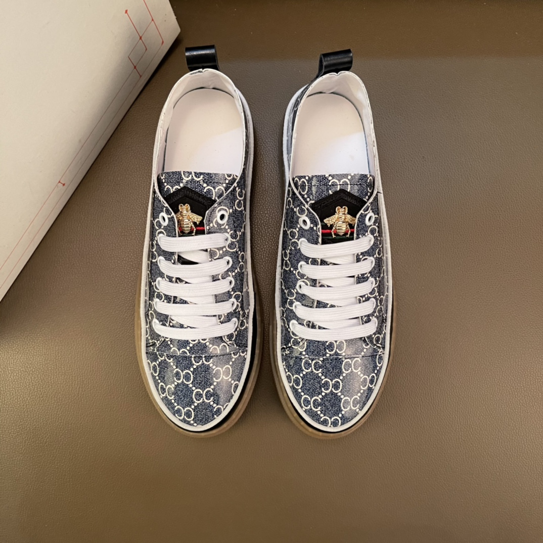 I0  高品质欧美大师设计简洁高档大气，专柜品质值得信赖，面料进口顶级牛皮 。😍 羊皮内里🐑 做工精细，专柜原版大底，上脚舒适百搭，潮男乐福专属定制，小 麦昆 Alexander McQueen  适合司机户外行车🚗 休闲鞋系列之首 男鞋