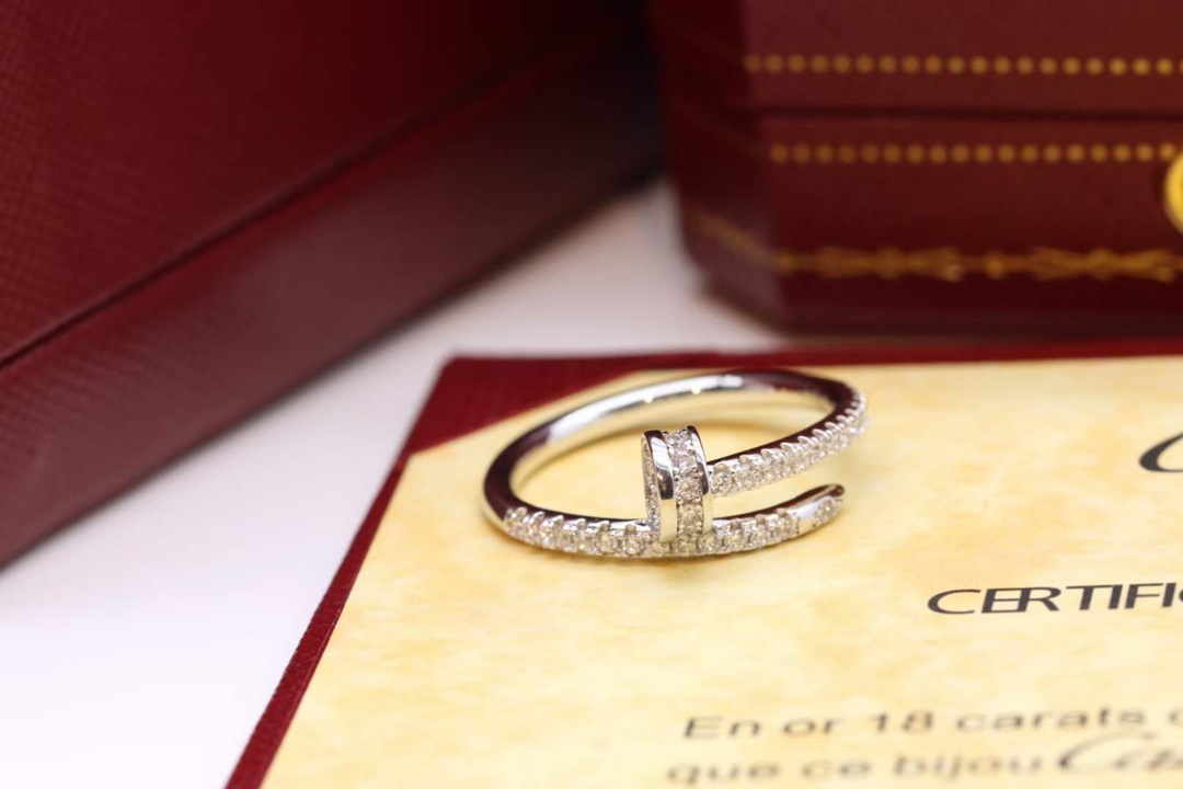 Cartier 卡地亚/Cartier 窄‮钉版‬子戒指 银色 满钻款