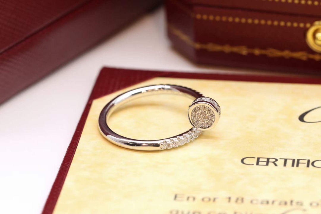 Cartier 卡地亚/Cartier 窄‮钉版‬子戒指 银色 满钻款
