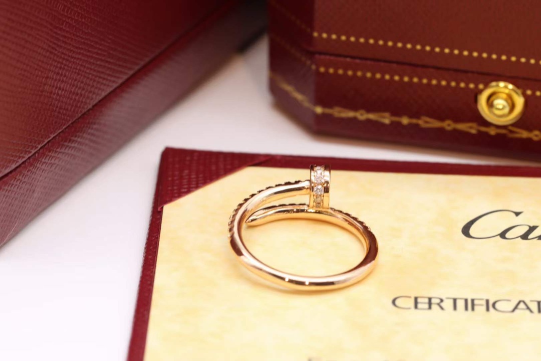 Cartier 卡地亚/Cartier 窄‮钉版‬子戒指 玫瑰金 满钻