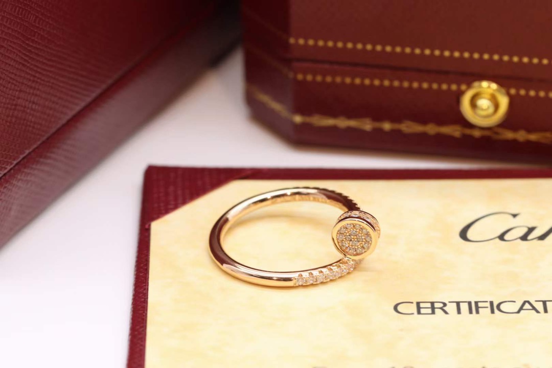 Cartier 卡地亚/Cartier 窄‮钉版‬子戒指 玫瑰金 满钻