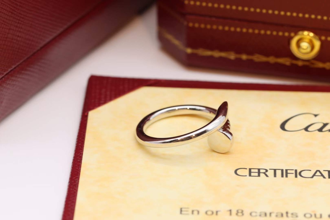 Cartier 卡地亚/Cartier 窄‮钉版‬子戒指 银色 无钻
