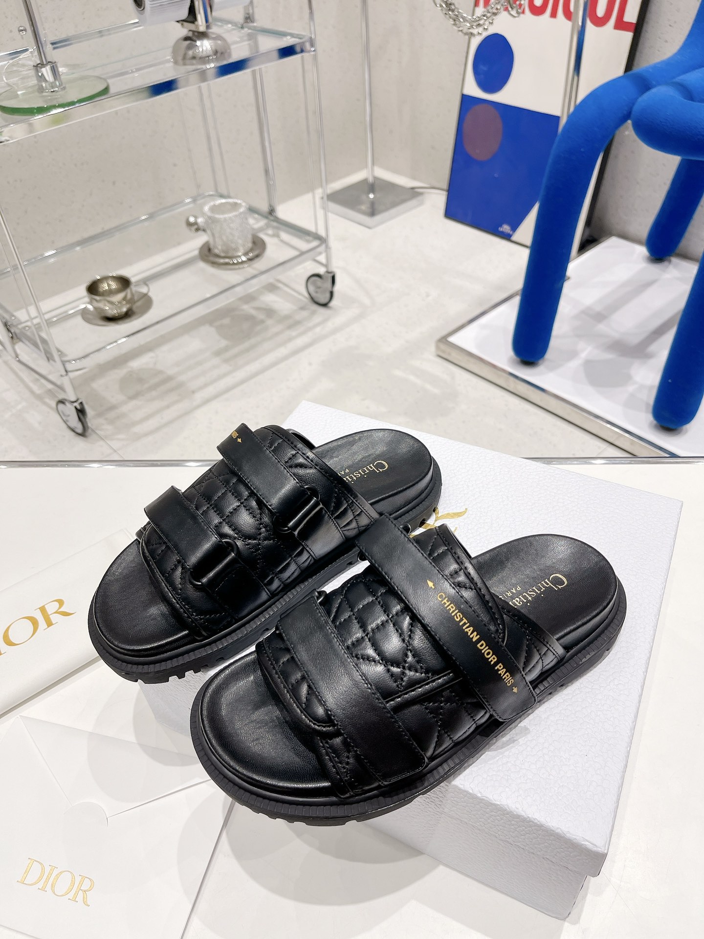 Dior Dior迪奥 2022夏季新款厚底电绣牛皮凉拖鞋 耐看的懒人拖鞋 精美