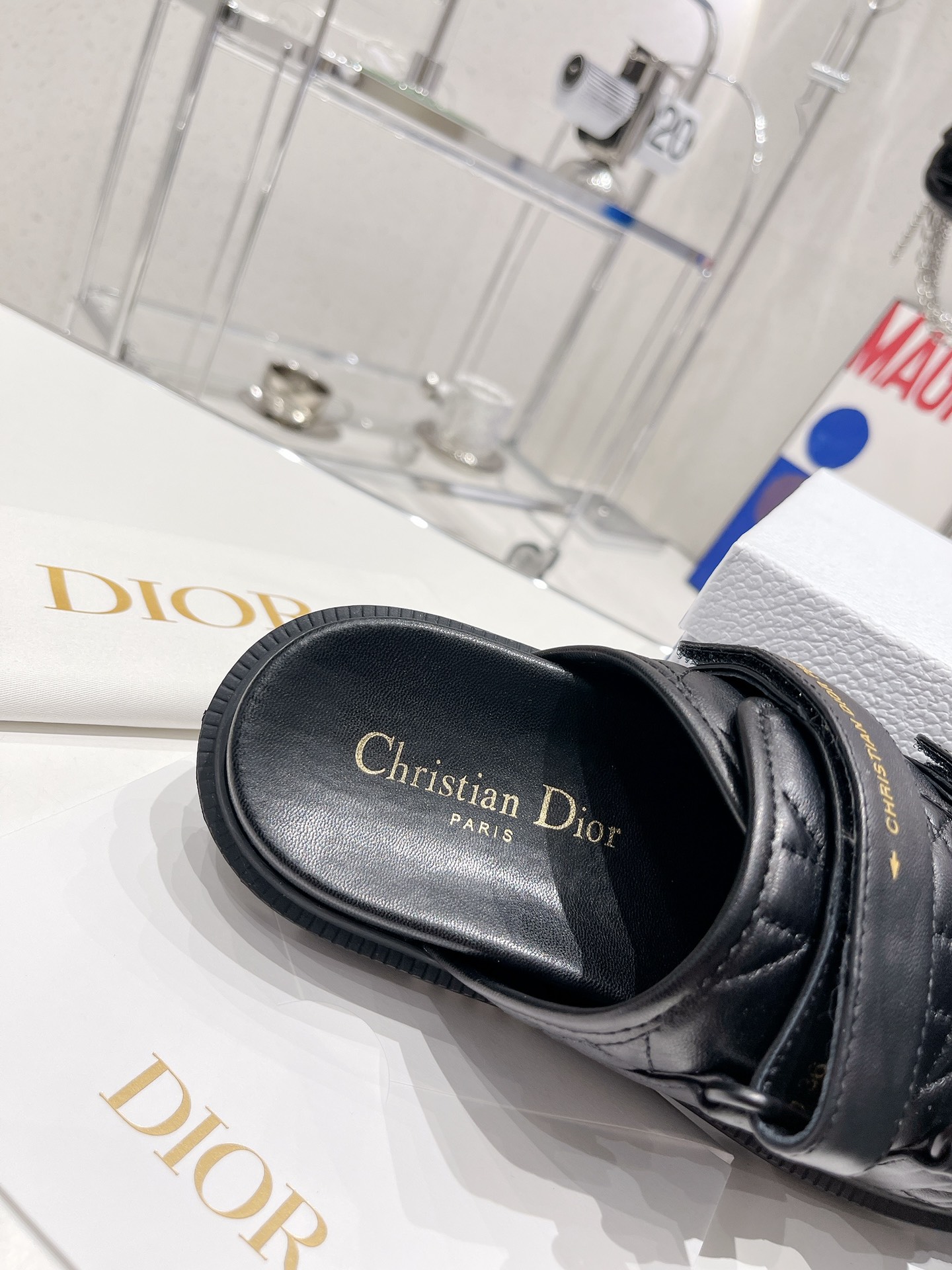 Dior Dior迪奥 2022夏季新款厚底电绣牛皮凉拖鞋 耐看的懒人拖鞋 精美