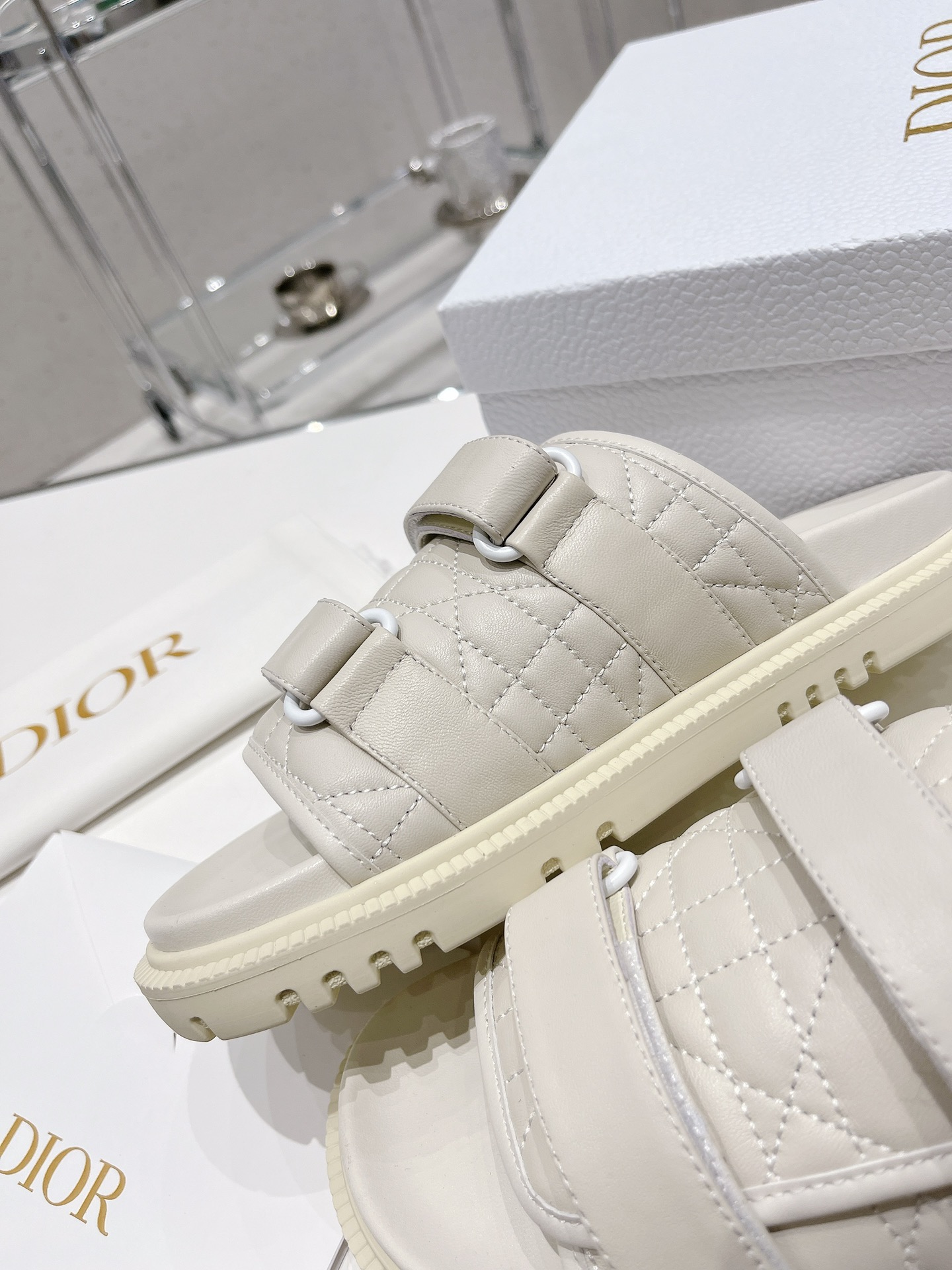 Dior Dior迪奥 2022夏季新款厚底电绣牛皮凉拖鞋 耐看的懒人拖鞋 精美