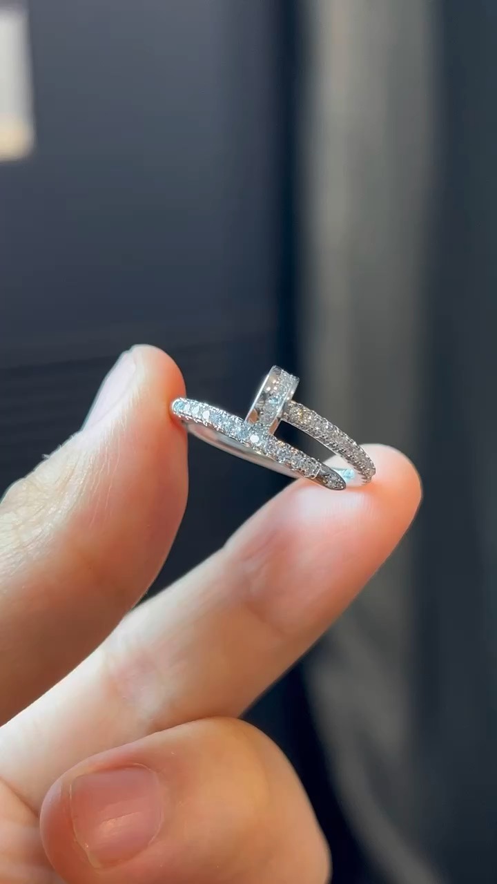 Cartier 银色满钻钉子戒指 视频