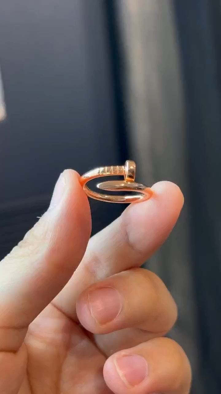 Cartier 玫瑰金无钻钉子 视频