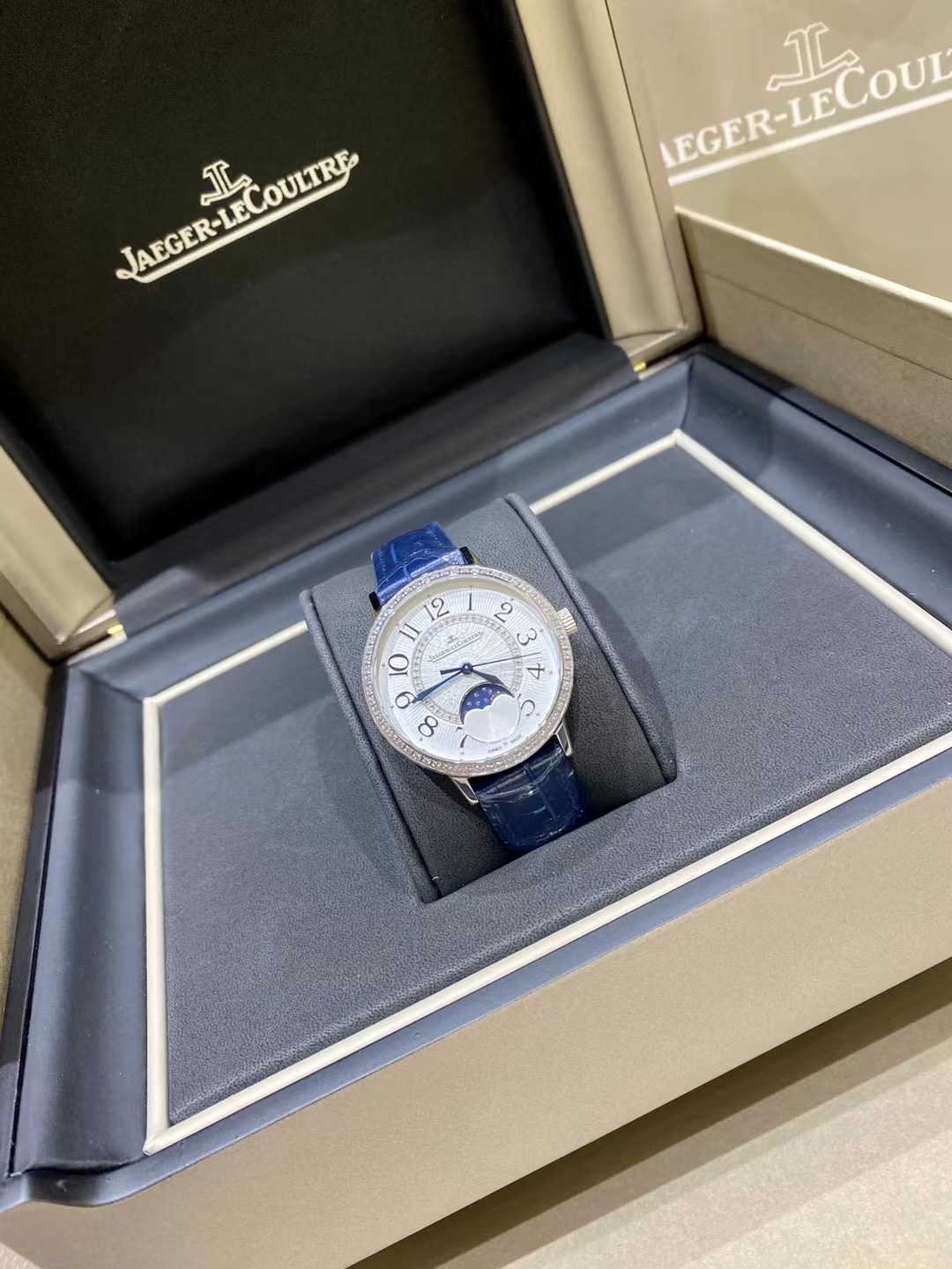 High-Quality Imported Yumeida Core Wristwatch with Real Buttons and Diamonds - 图片 3