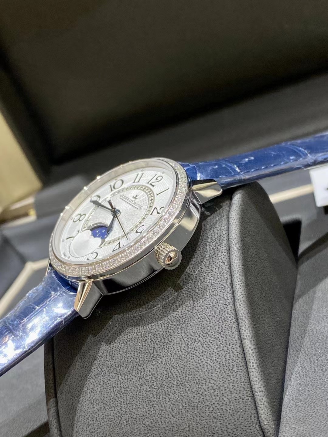 High-Quality Imported Yumeida Core Wristwatch with Real Buttons and Diamonds - 图片 4