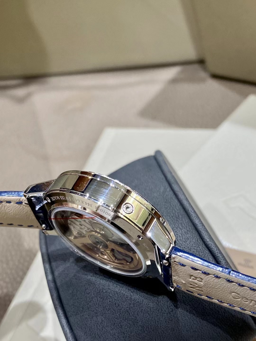 High-Quality Imported Yumeida Core Wristwatch with Real Buttons and Diamonds - 图片 5