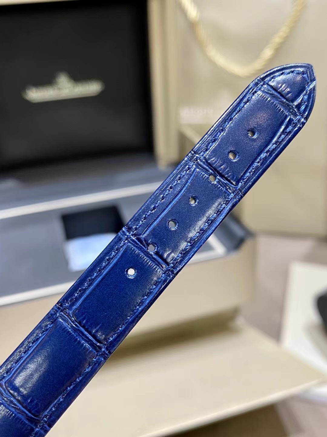 High-Quality Imported Yumeida Core Wristwatch with Real Buttons and Diamonds - 图片 9