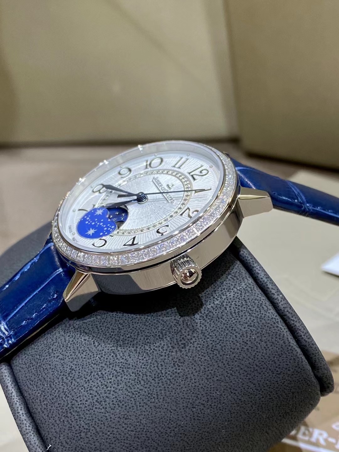 High-Quality Japanese Yumeida Core Wristwatch with Real Buttons and Diamonds - 图片 4