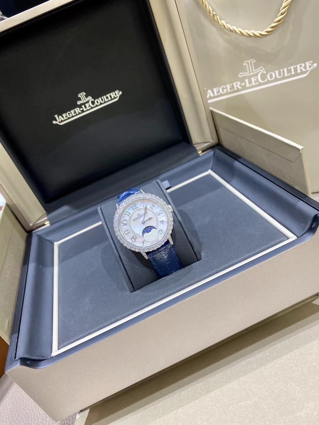 High-Quality Japanese Yumeida Core Watch with Real Buttons and Diamond Details - 图片 2