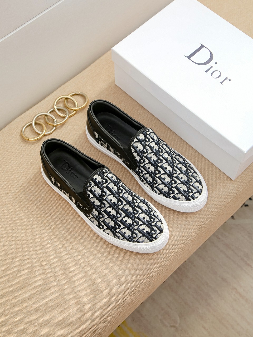 I0 休闲鞋 Dior迪奥2022款潮流半拖男鞋，鞋面采用意大利进口牛皮搭配品牌压花工艺真皮垫脚，防滑耐磨大底款式高调大气，上脚百搭时尚，爆款转38-44，45可订