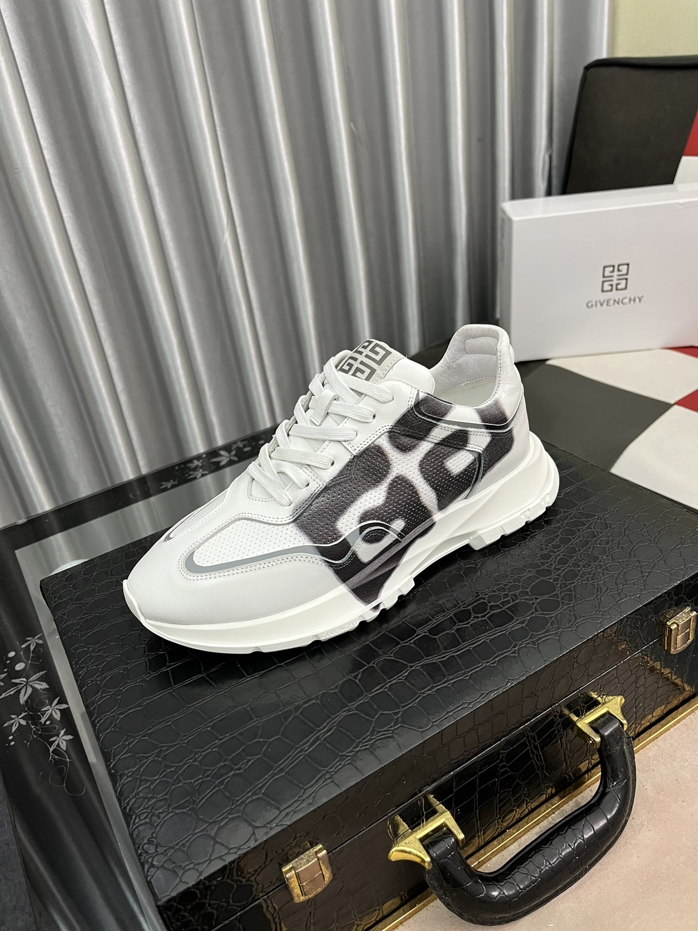 K0   🇫🇷 纪梵希 Givenchy GIVENCHY