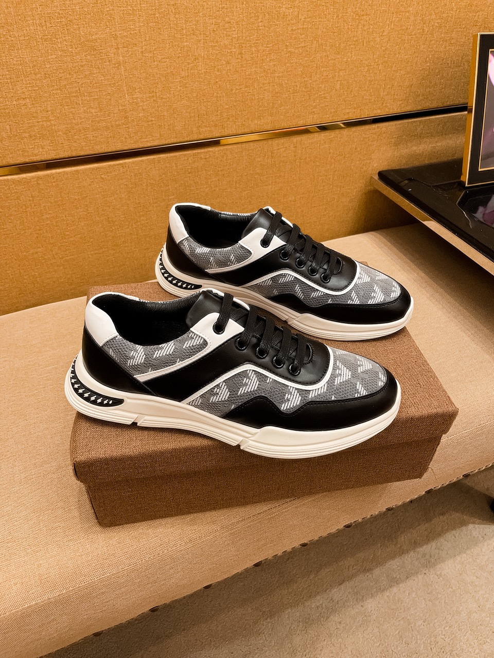 I5  阿玛尼男鞋高端品牌 官网1：1最新力作：鞋面采用意大利进口头层牛皮搭配舒适透气内里➕原版防滑耐磨大底制作 ，让行走更加便捷舒适，惊世之作，与官方的质量相比美的1：1复刻[色]打造时尚个性衬托你的与众不同潮男必备!经典