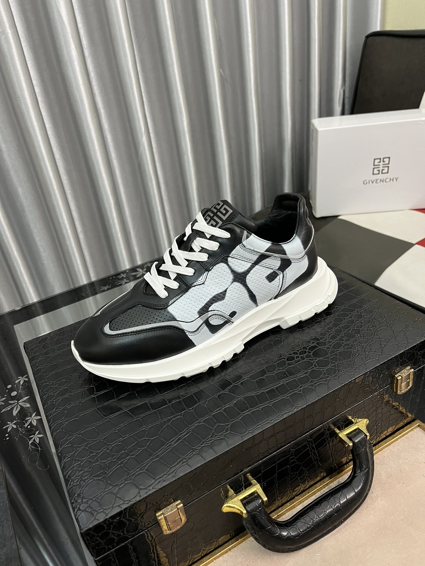 K0   🇫🇷 纪梵希 Givenchy GIVENCHY