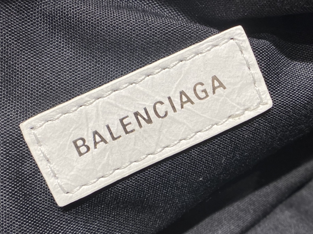 Balenciaga Le Cagole 26CM 抓皱牛皮月牙包 671309奶白色