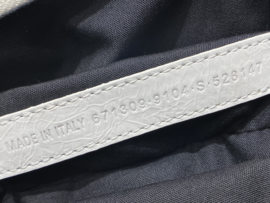 Balenciaga Le Cagole 26CM 抓皱牛皮月牙包 671309奶白色