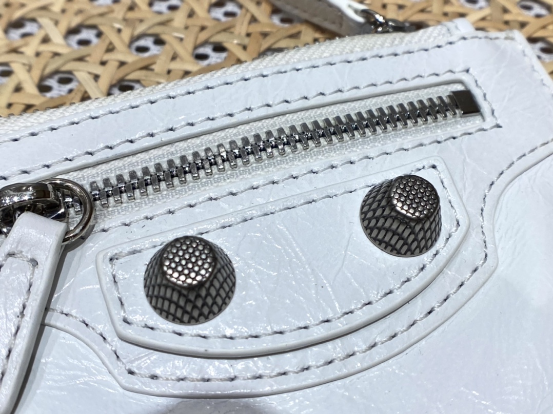 Balenciaga Le Cagole 26CM 抓皱牛皮月牙包 671309奶白色