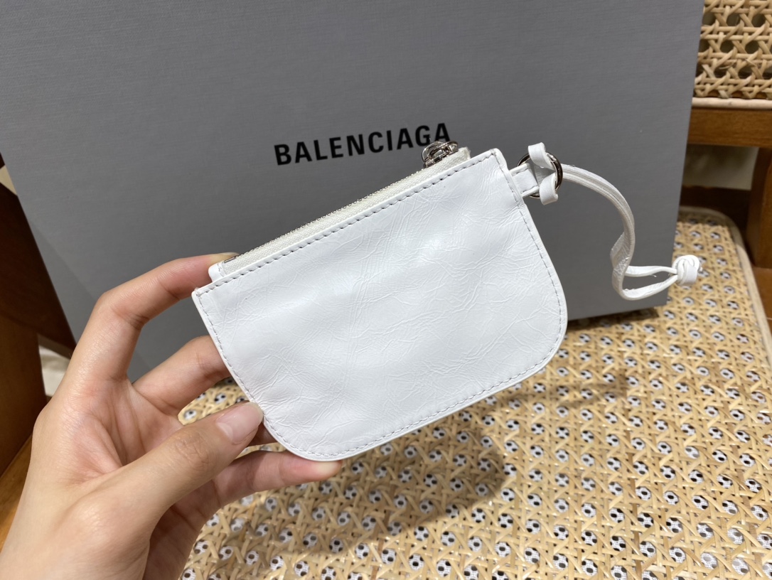 Balenciaga Le Cagole 26CM 抓皱牛皮月牙包 671309奶白色