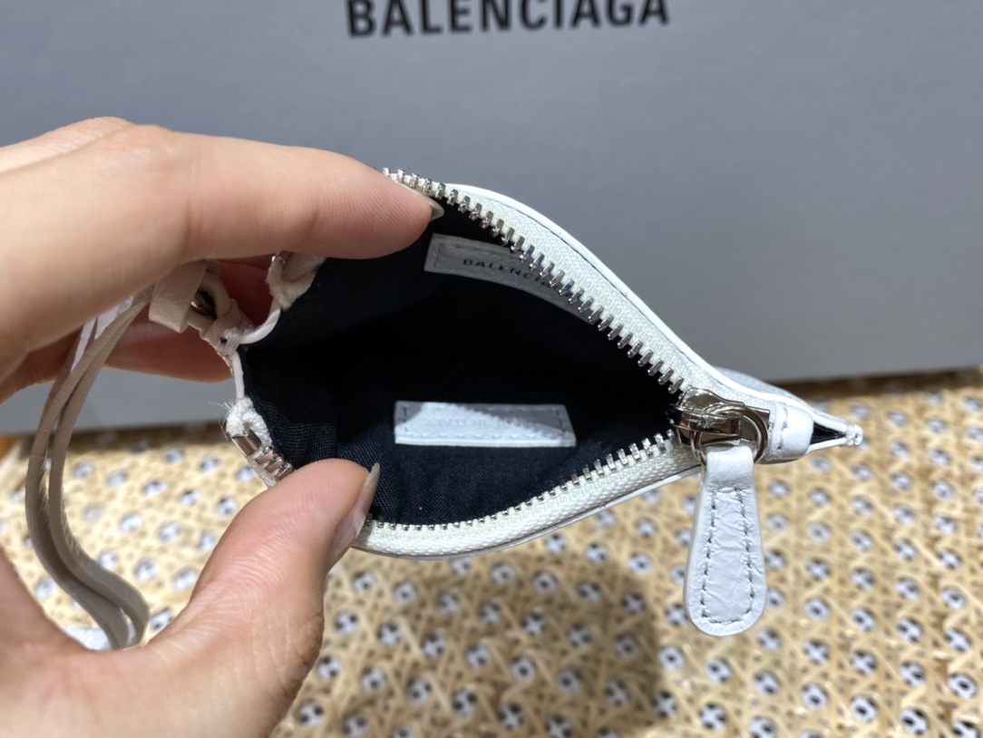 Balenciaga Le Cagole 26CM 抓皱牛皮月牙包 671309奶白色