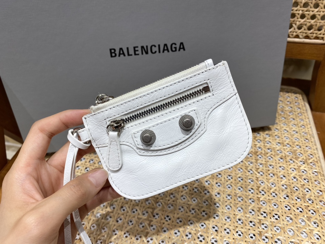 Balenciaga Le Cagole 26CM 抓皱牛皮月牙包 671309奶白色