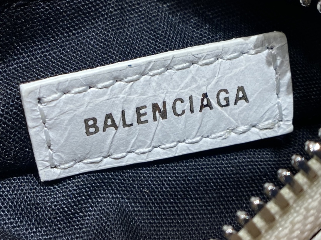 Balenciaga Le Cagole 26CM 抓皱牛皮月牙包 671309奶白色