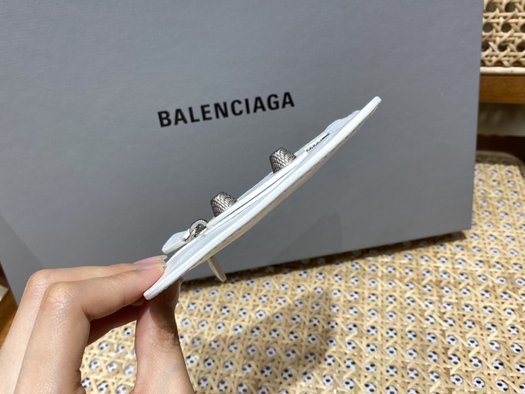 Balenciaga Le Cagole 26CM 抓皱牛皮月牙包 671309奶白色