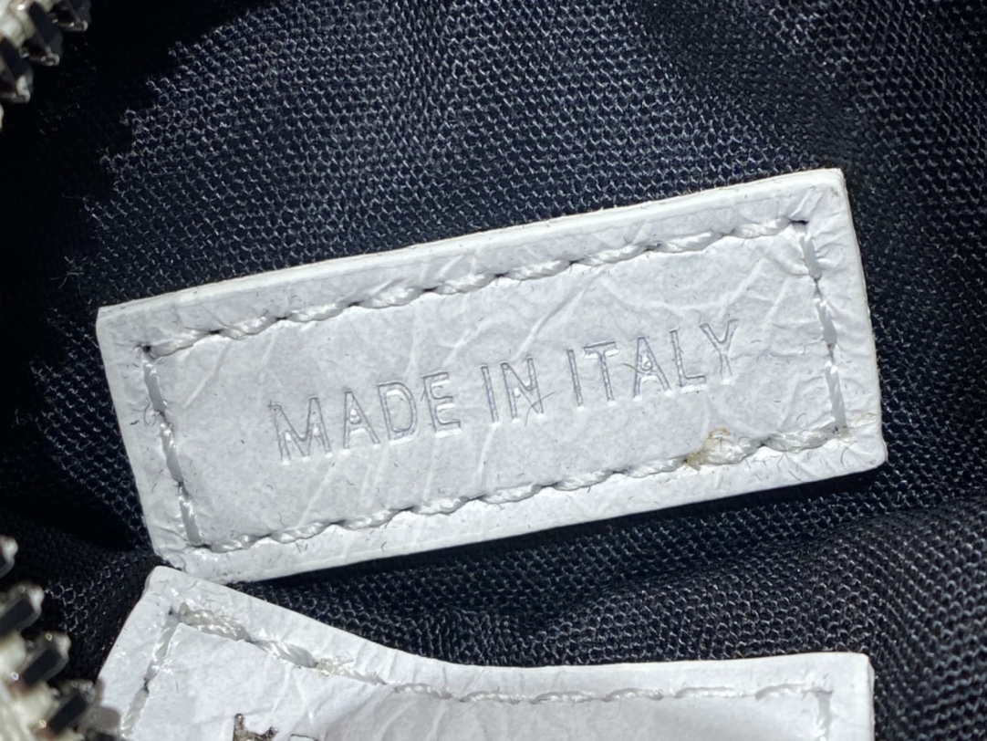 Balenciaga Le Cagole 26CM 抓皱牛皮月牙包 671309奶白色