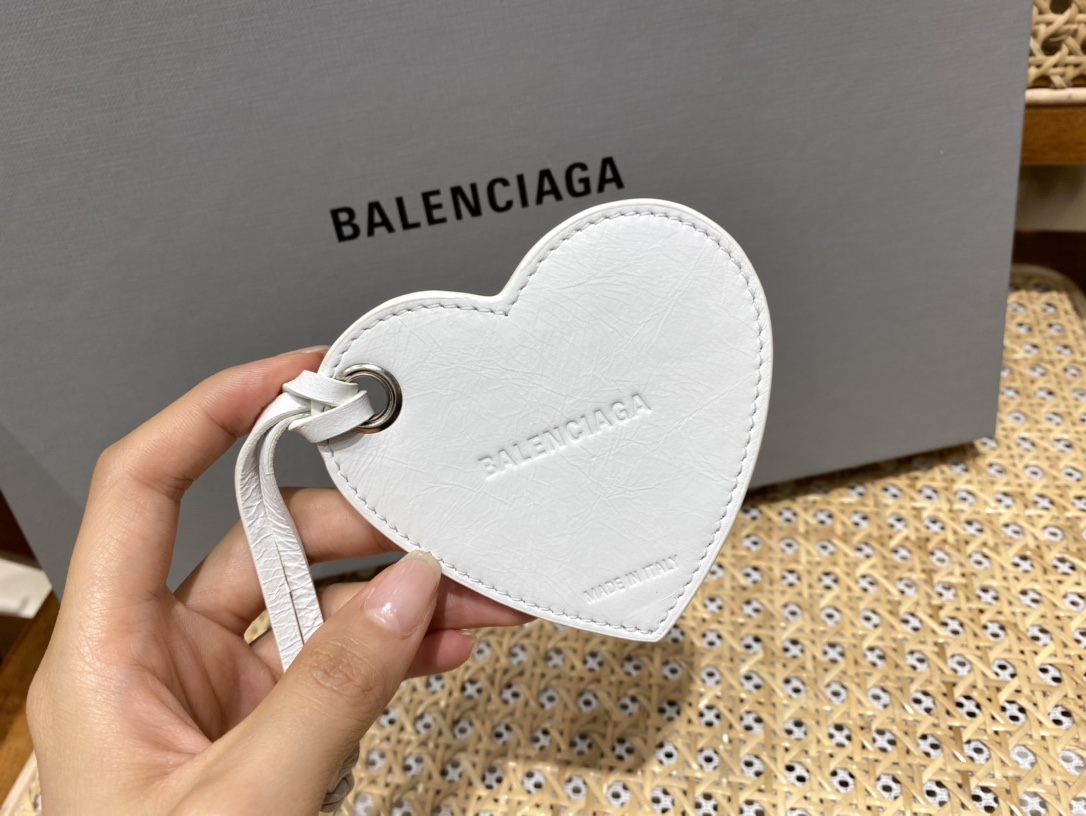 Balenciaga Le Cagole 26CM 抓皱牛皮月牙包 671309奶白色