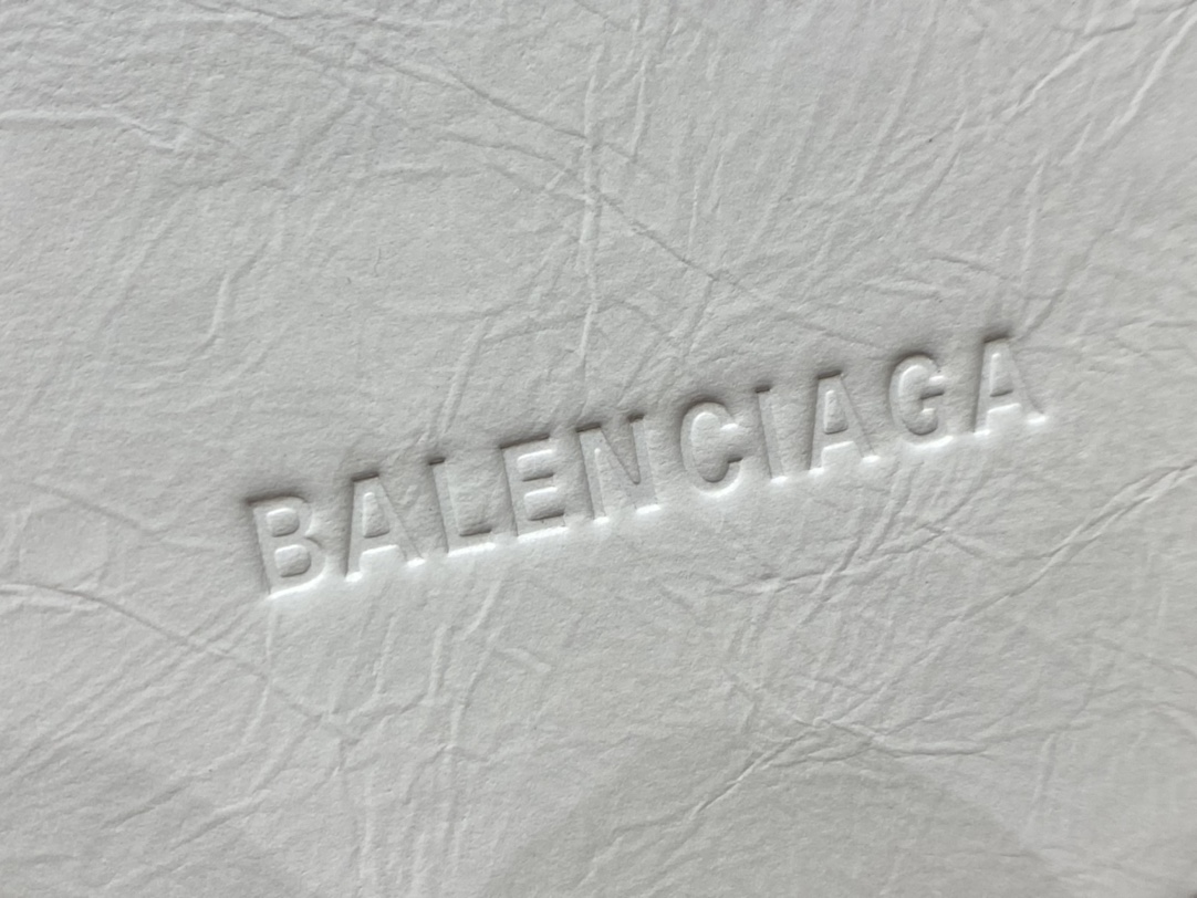 Balenciaga Le Cagole 26CM 抓皱牛皮月牙包 671309奶白色