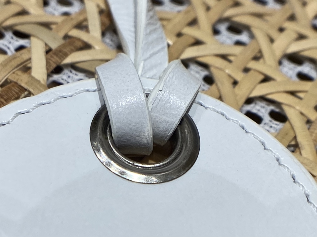 Balenciaga Le Cagole 26CM 抓皱牛皮月牙包 671309奶白色