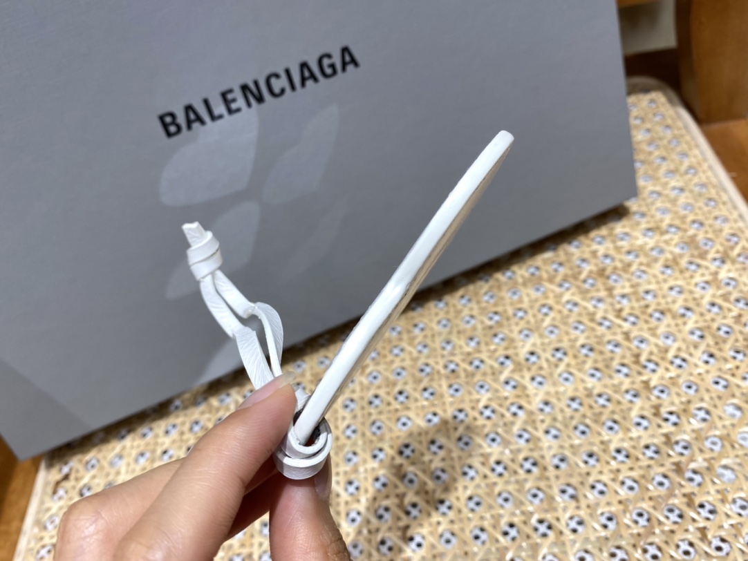 Balenciaga Le Cagole 26CM 抓皱牛皮月牙包 671309奶白色