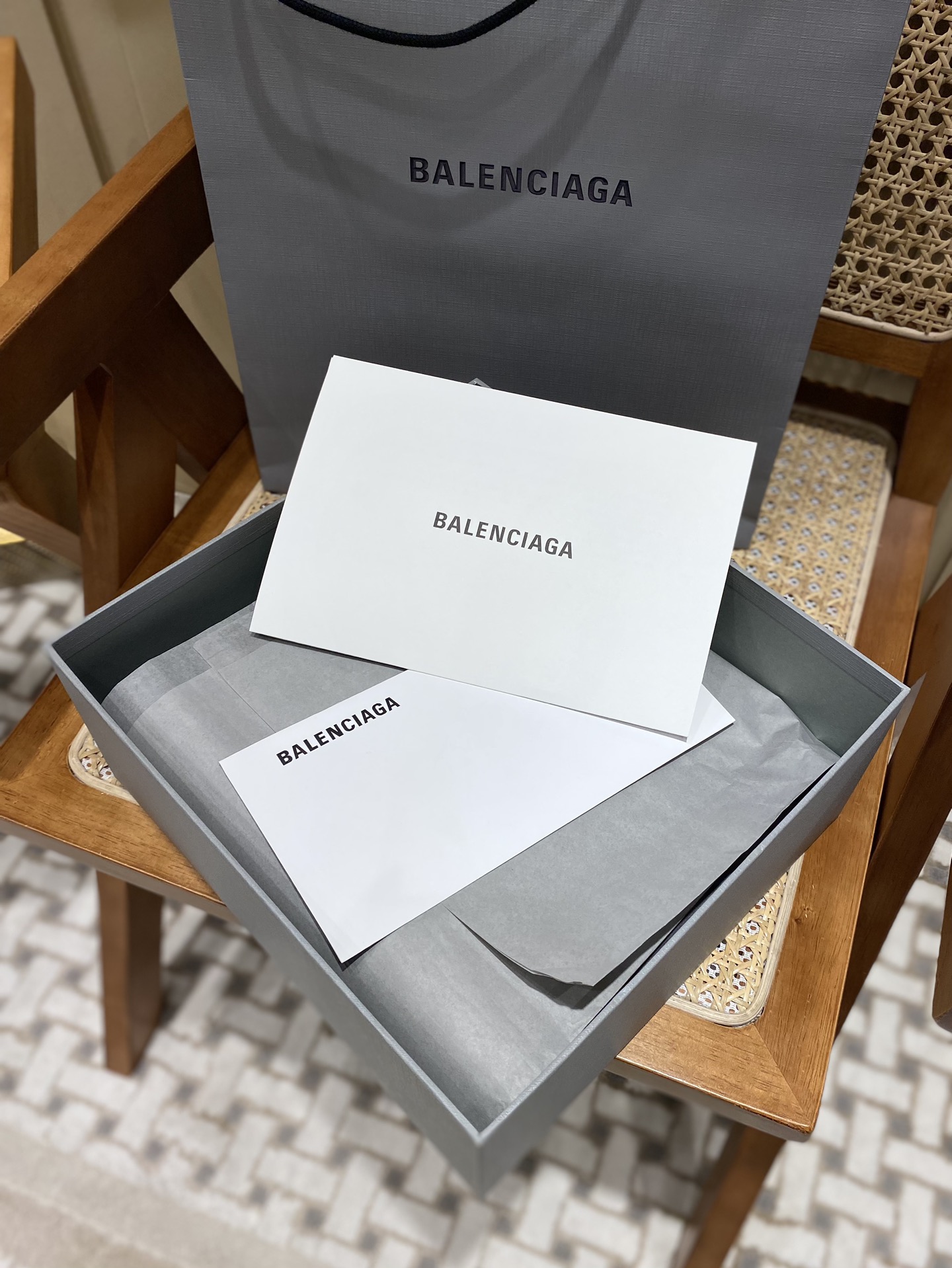 Balenciaga Le Cagole 26CM 抓皱牛皮月牙包 671309奶白色