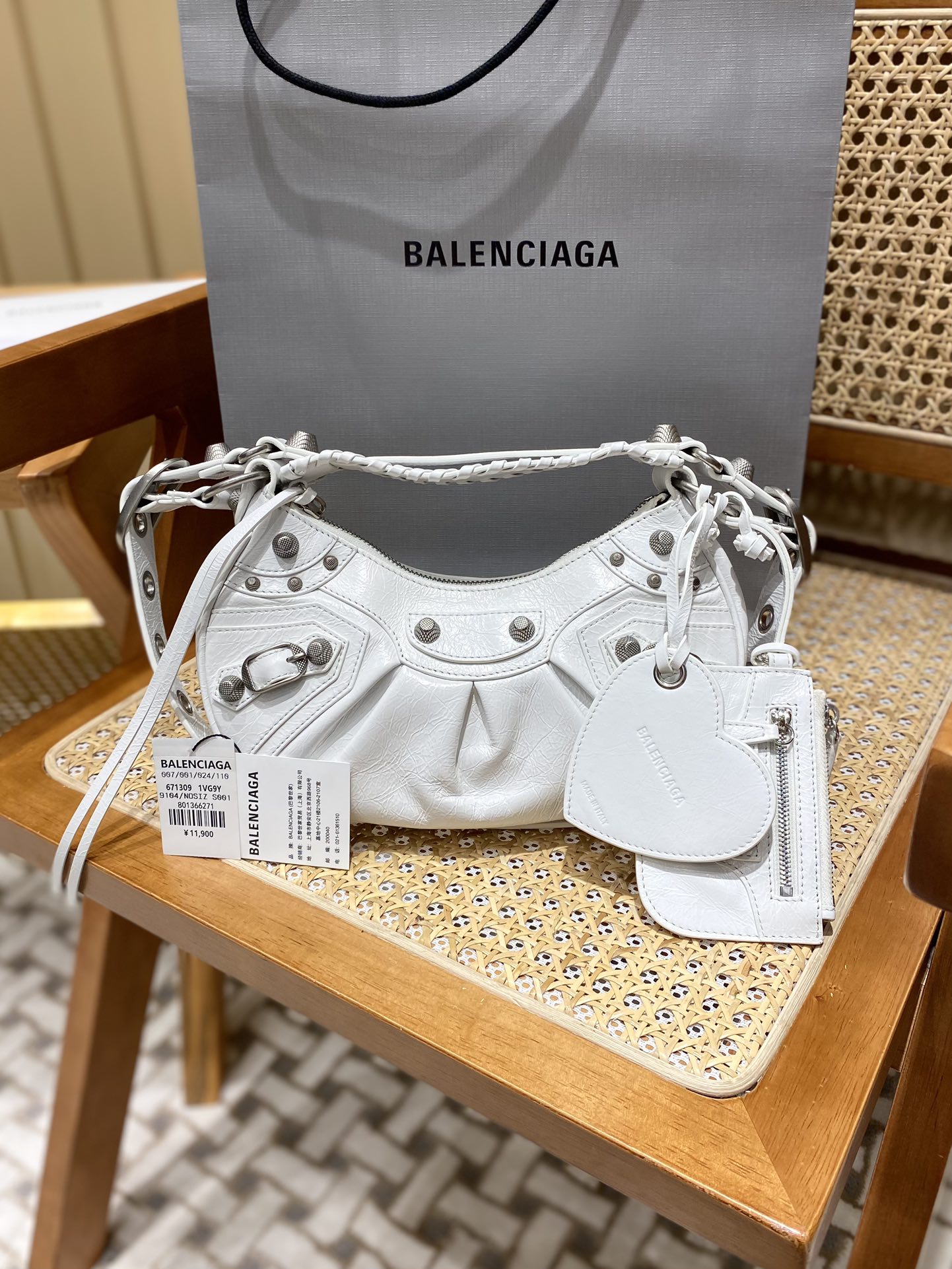 Balenciaga Le Cagole 26CM 抓皱牛皮月牙包 671309奶白色