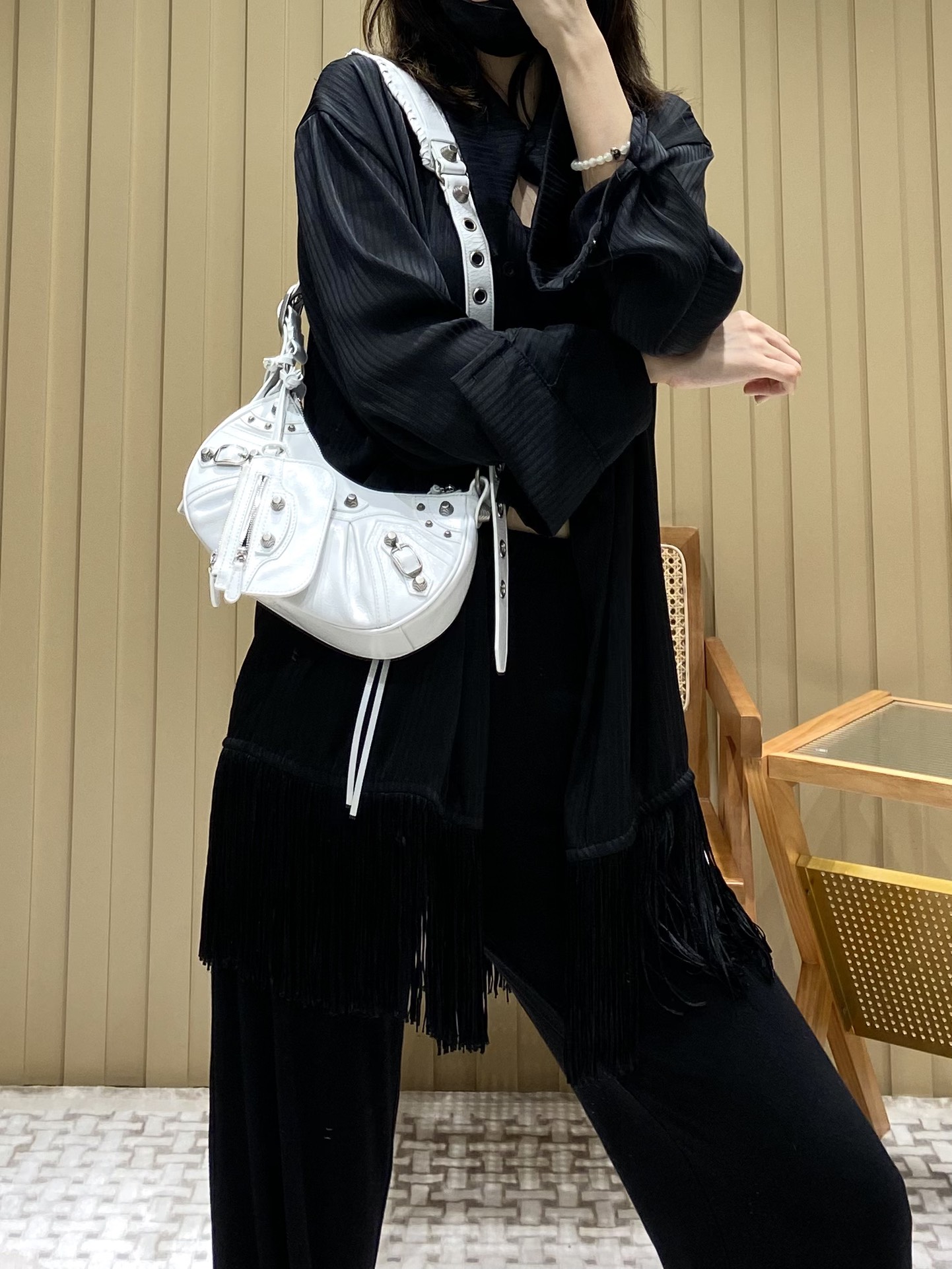 Balenciaga Le Cagole 26CM 抓皱牛皮月牙包 671309奶白色