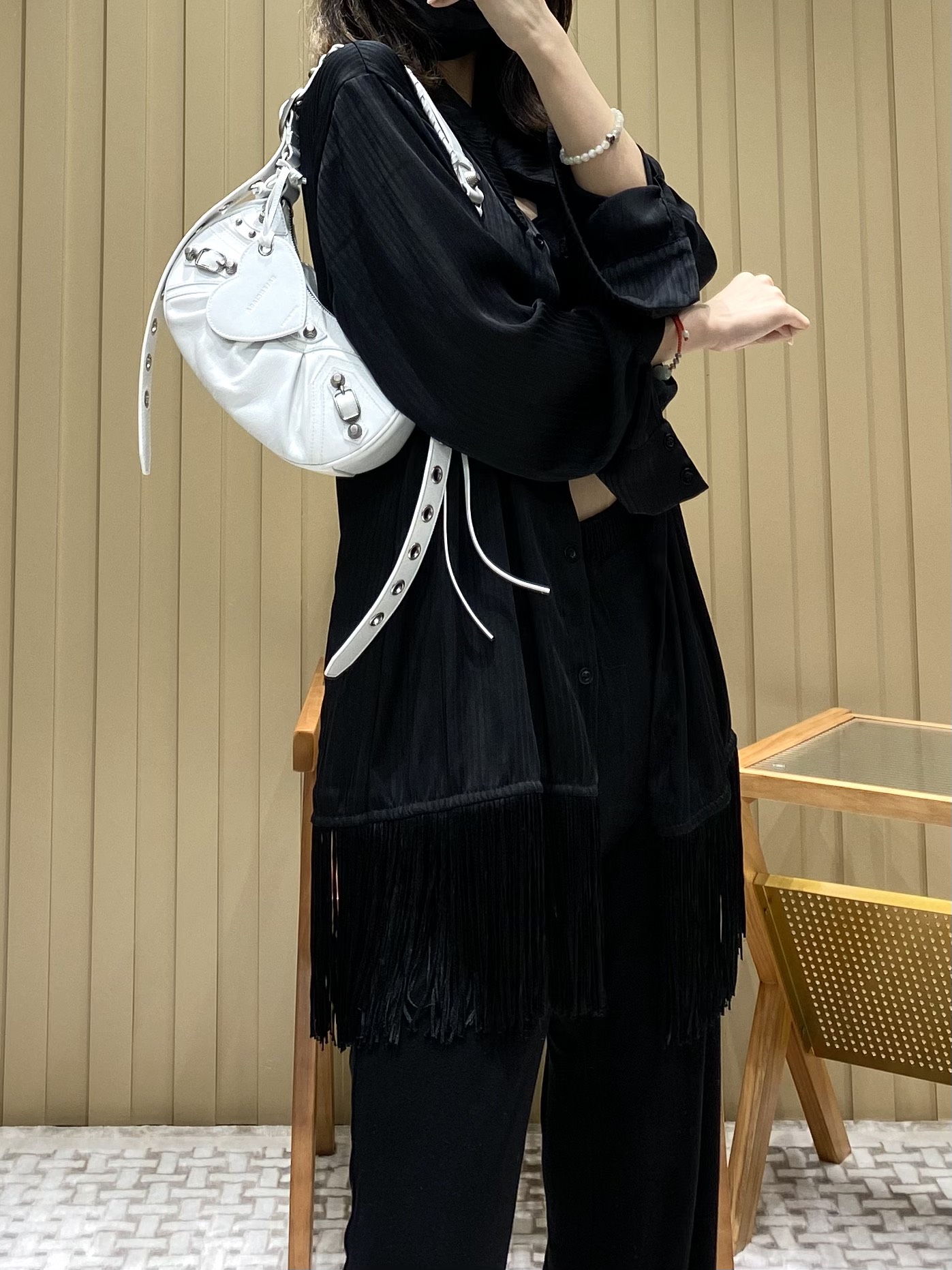 Balenciaga Le Cagole 26CM 抓皱牛皮月牙包 671309奶白色