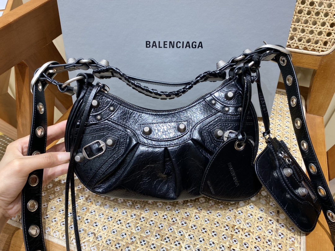 Balenciaga Le Cagole 26CM 抓皱牛皮月牙包 671309黑色