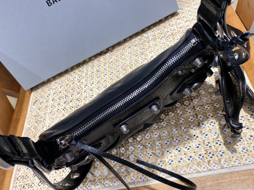 Balenciaga Le Cagole 26CM 抓皱牛皮月牙包 671309黑色