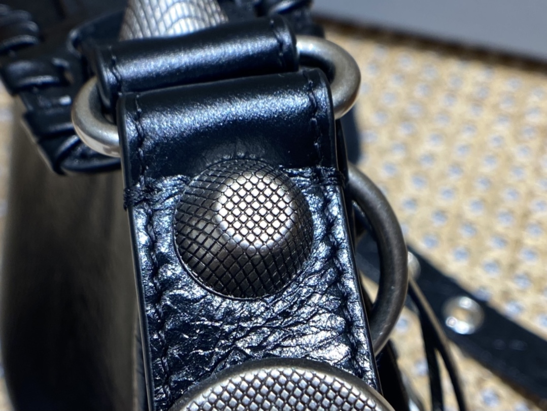 Balenciaga Le Cagole 26CM 抓皱牛皮月牙包 671309黑色