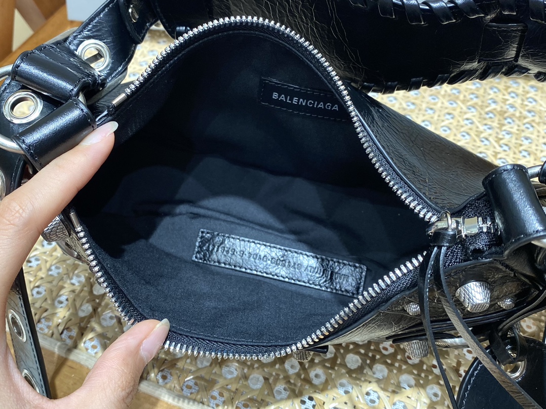 Balenciaga Le Cagole 26CM 抓皱牛皮月牙包 671309黑色