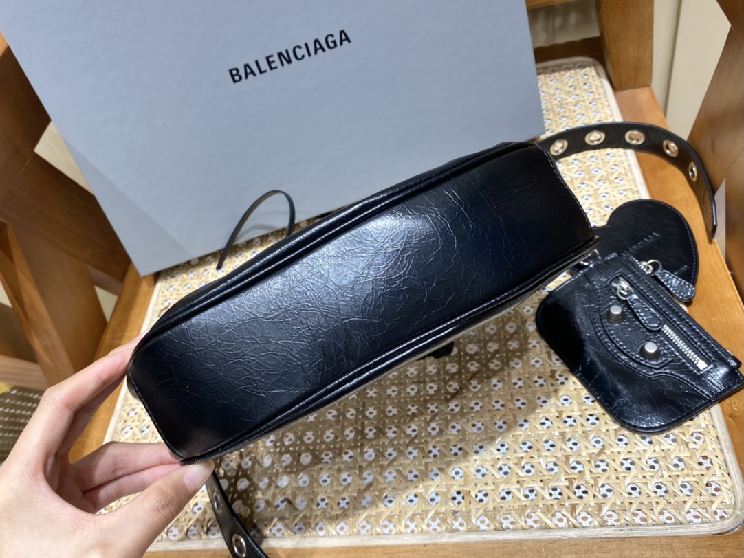 Balenciaga Le Cagole 26CM 抓皱牛皮月牙包 671309黑色