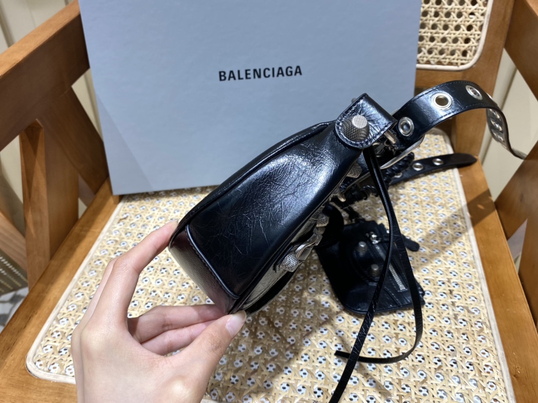 Balenciaga Le Cagole 26CM 抓皱牛皮月牙包 671309黑色