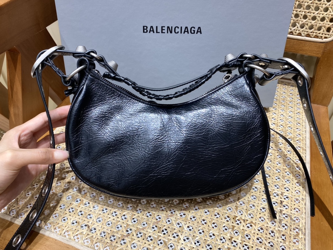Balenciaga Le Cagole 26CM 抓皱牛皮月牙包 671309黑色