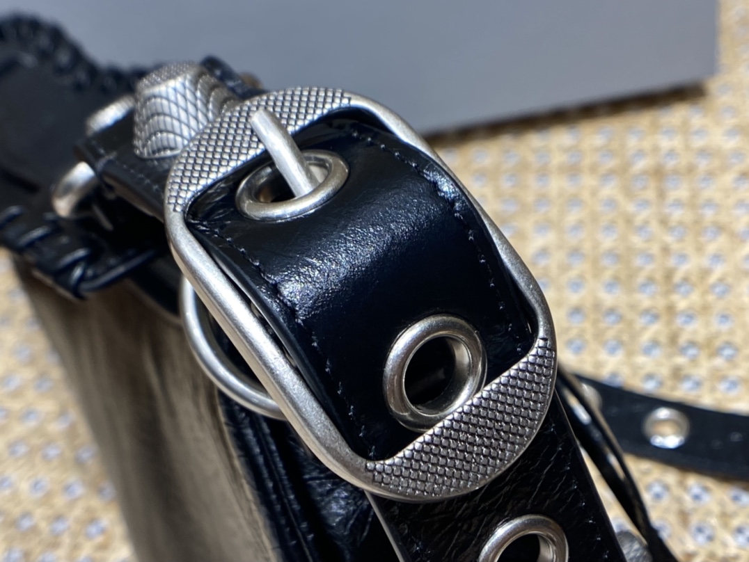 Balenciaga Le Cagole 26CM 抓皱牛皮月牙包 671309黑色