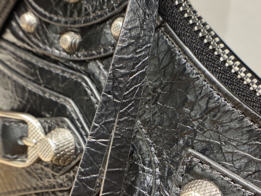 Balenciaga Le Cagole 26CM 抓皱牛皮月牙包 671309黑色