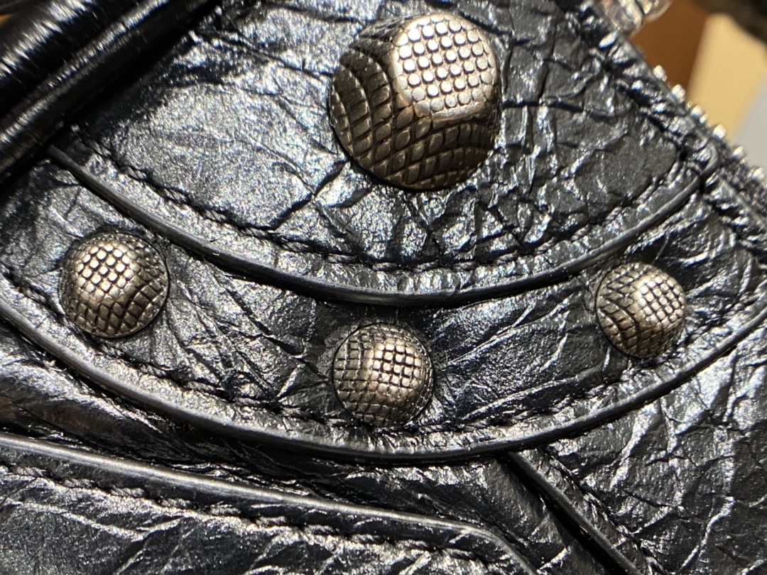 Balenciaga Le Cagole 26CM 抓皱牛皮月牙包 671309黑色