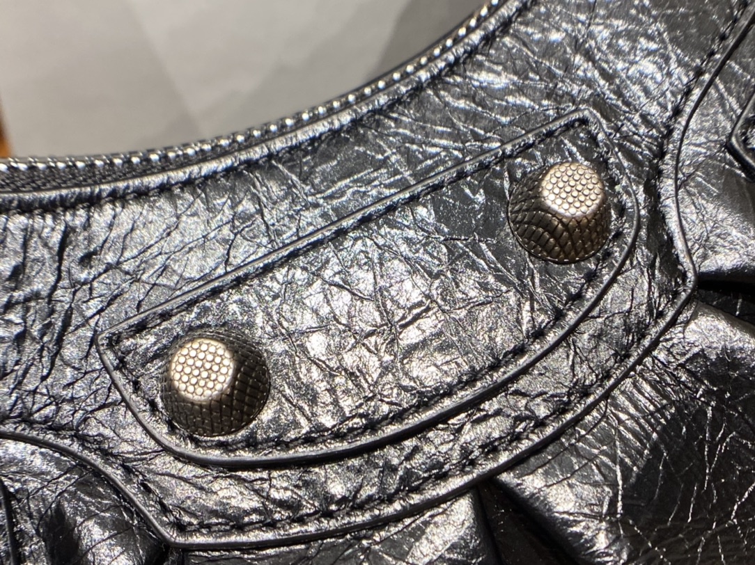 Balenciaga Le Cagole 26CM 抓皱牛皮月牙包 671309黑色