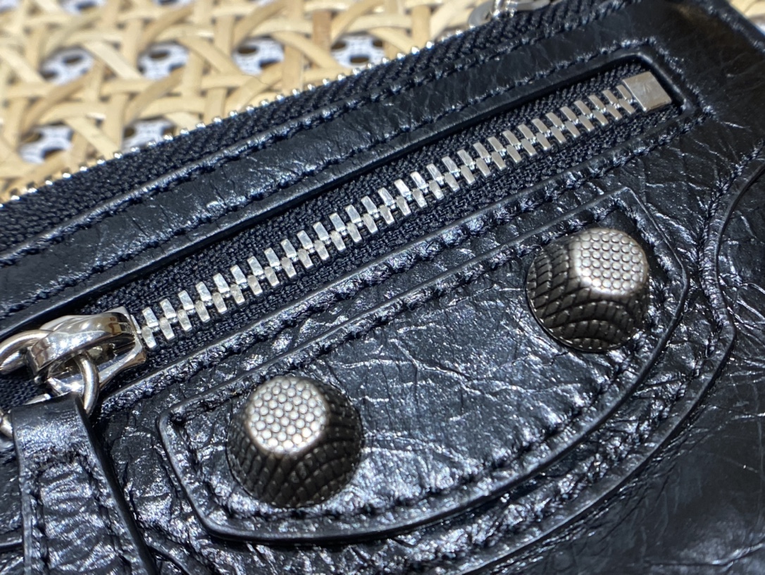 Balenciaga Le Cagole 26CM 抓皱牛皮月牙包 671309黑色